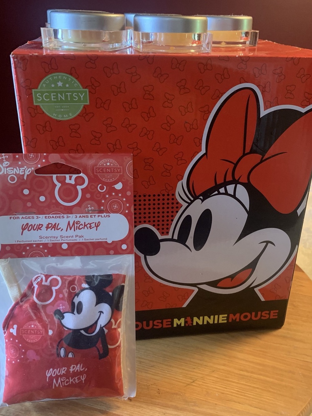 Brand New in Retail Box Rare Scentsy Disney Minnie Mouse Warmer Set
